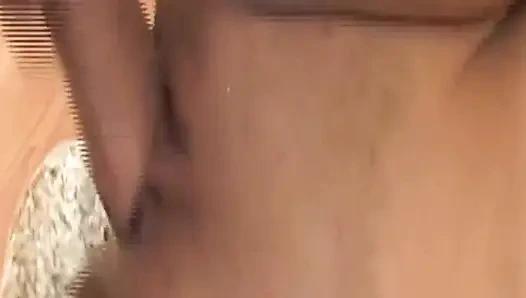 Reife brünette squirtet wild beim intensiven hardcore-hämmern