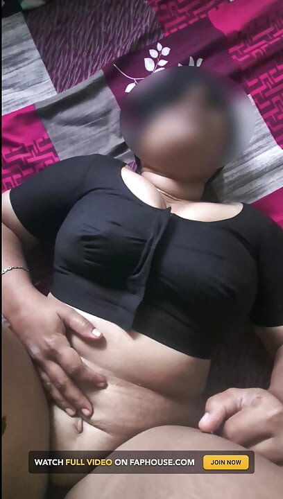 Sexy Desi Housewife in Black Blouse Hard Fucked & Pussy Creampied