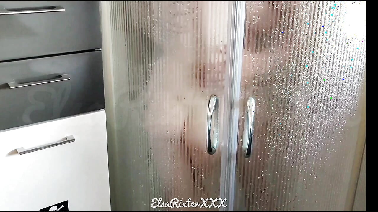 Spielerischer spaß unter der dusche mit elsaRixterXXX