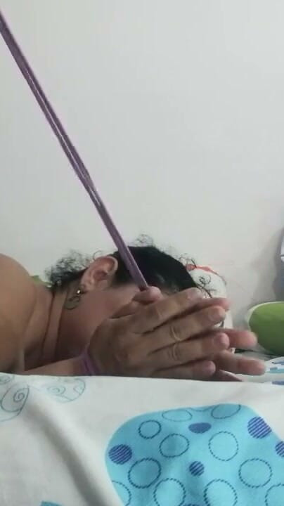 Valquíria, a deusa da beleza encantadora chupando com as mãos amarradas e garganta profunda | Clipe 3
