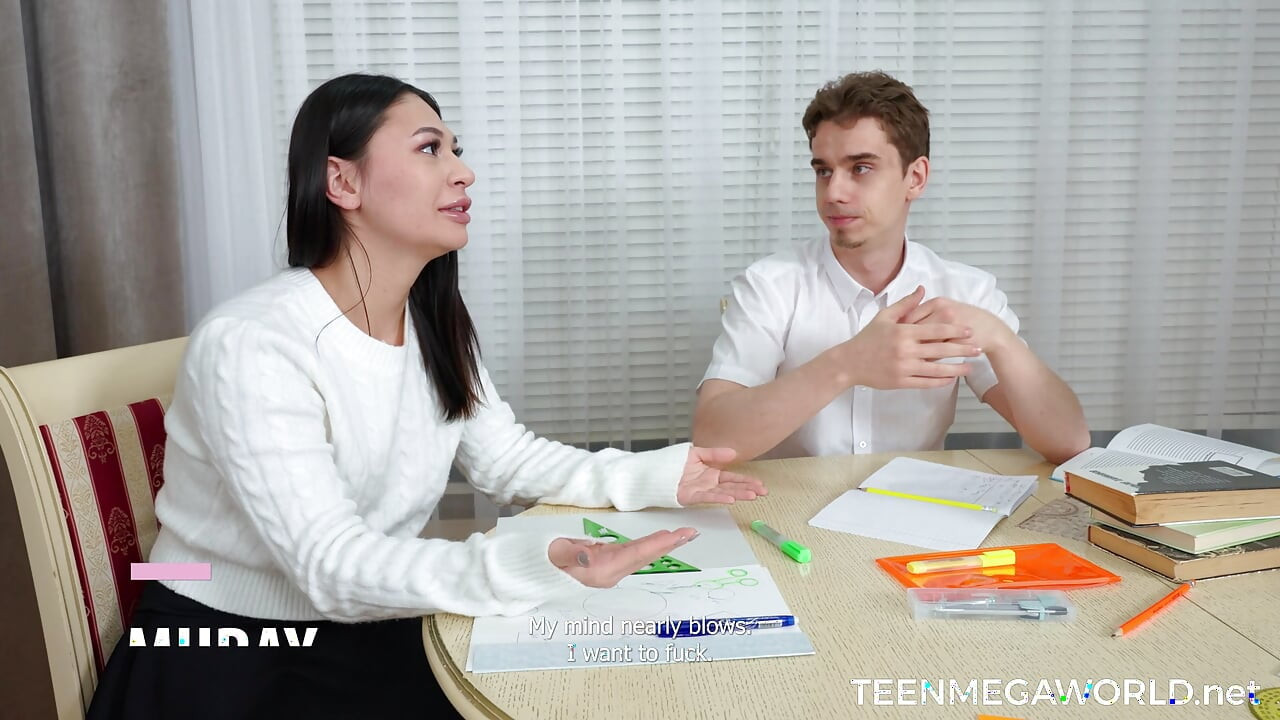 桌上的学生 - 预告片