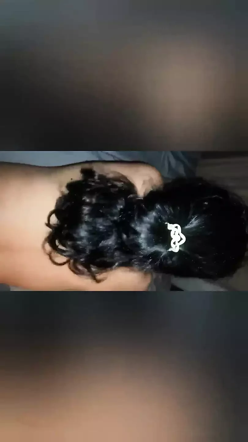 出轨的墨西哥妻子炫耀她的身体，放油并得到她的情人