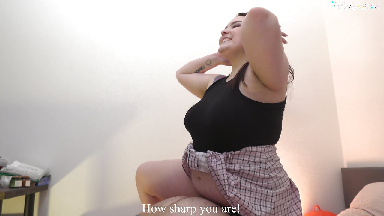 彼女は後で彼を釘付けできるように彼を縁取りました