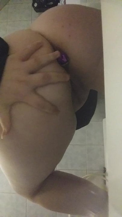 German snap girl anal plug