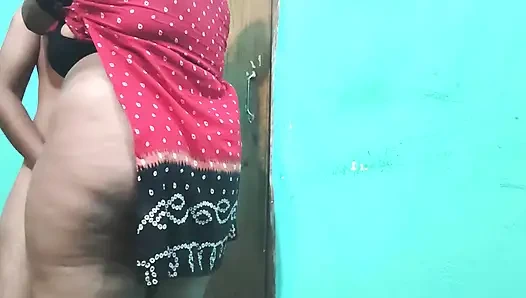 Cewek sange ini menggoda dengan gaya doggy di tengah malam!