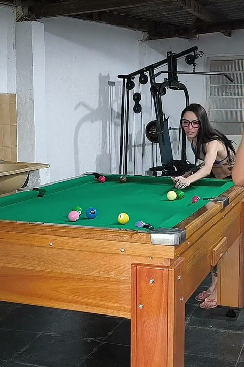 Făcând fata slabă goală