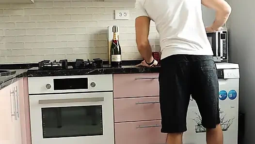 Соблазнил бойфренда своего лучшего друга. Мужик оказался в киске