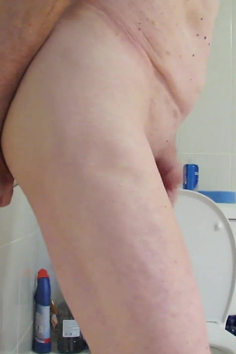 骑乘 9 英寸玻璃鸡巴关闭侧视图