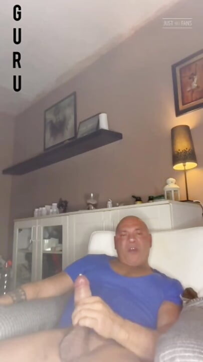 Home Made Wank. Kulturysta szarpnij solo Videi