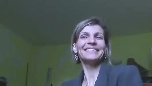 Fransız genç kız sevgilisine sıkı götünü siktiriyor
