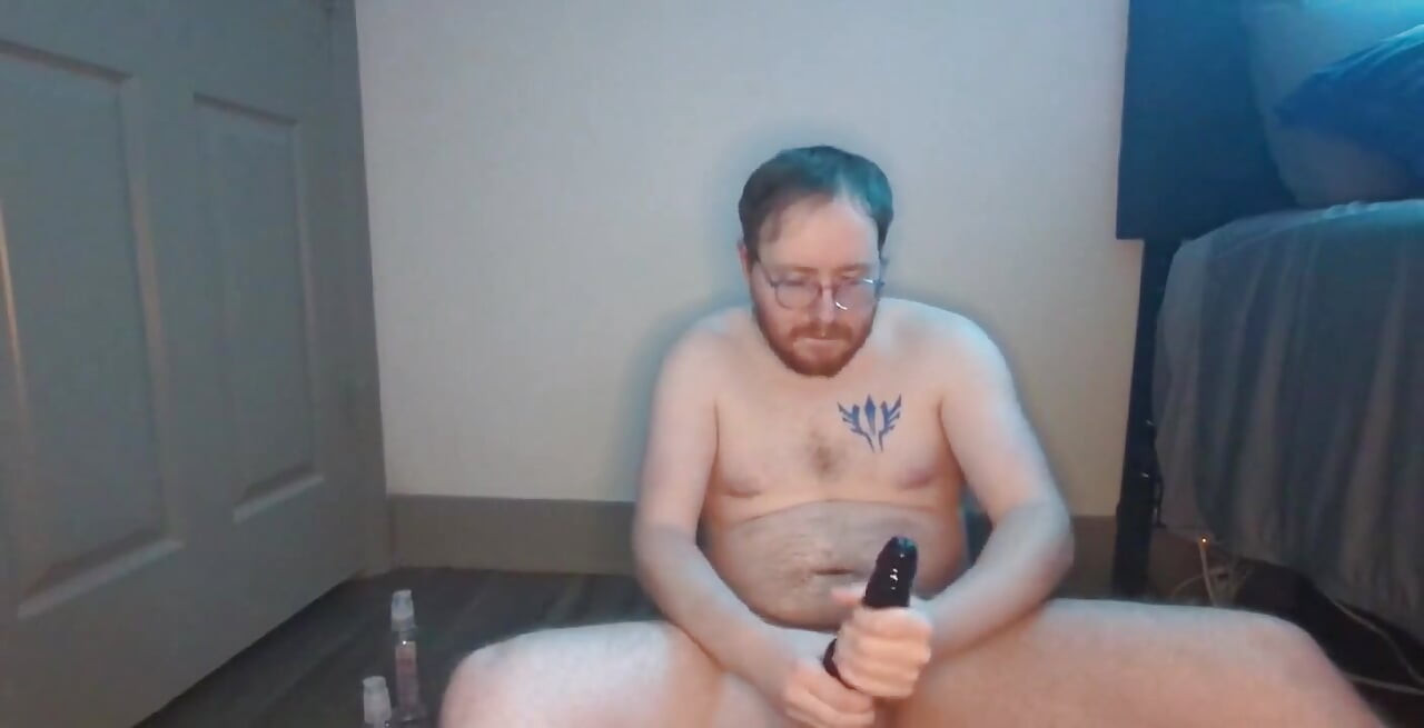 Pozdrav svima! Evo videa na kojem se jebem s dildom ili dva! Nadam se da ćete svi uživati! Na kraju sam želio R