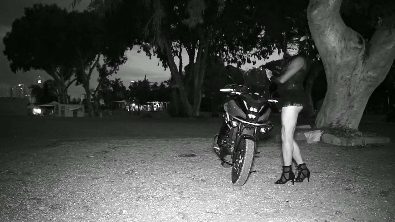 Crossdresser ao ar livre