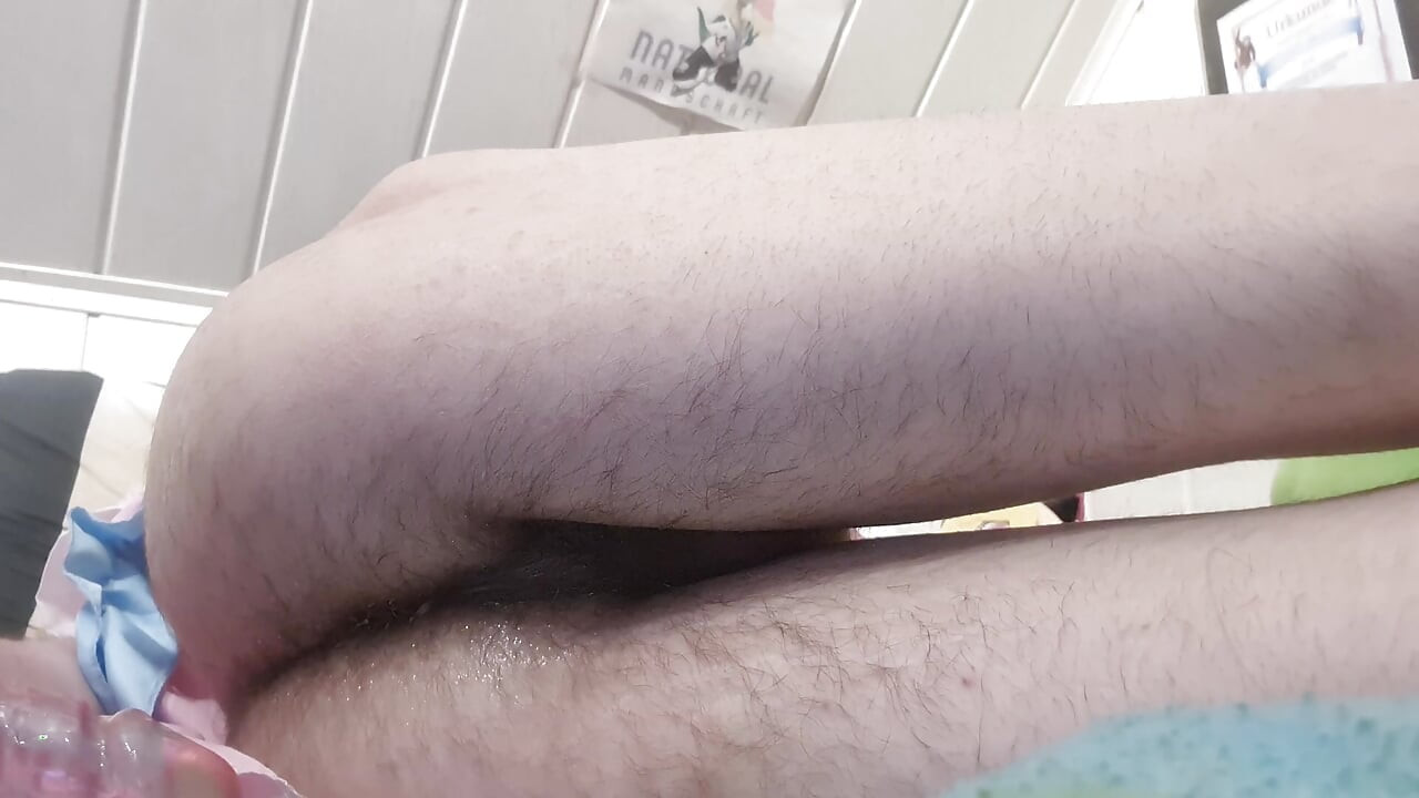 Beginner femboy uses a toy for the first time