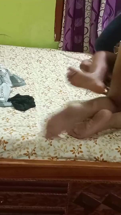 Tamil Mallu Savita Hardcore Drill Pussy in Saree and Bra | Clip 3