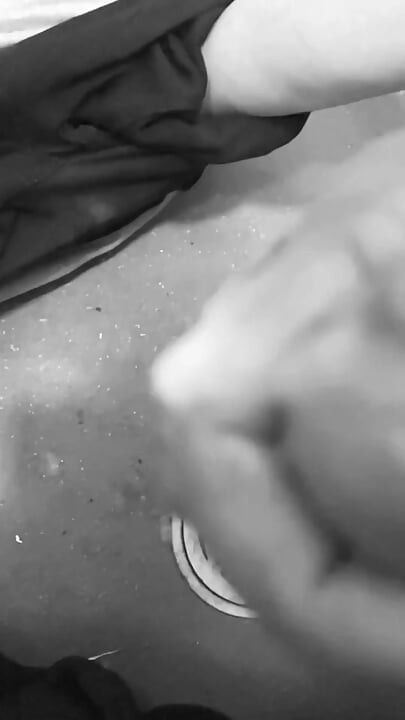 Handjob in Slowmotion Blowout