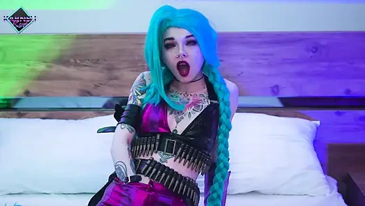 Ateşli hatun Jinx büyük dildo eğlencesi yapıyor. Karneli Bandi