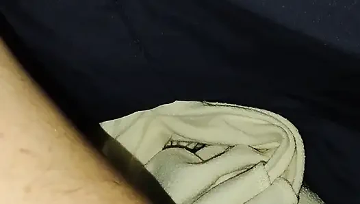 Tekrar mastürbasyon yapıyor.