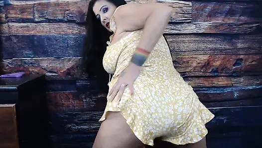 Gelber sommeranzug wird abgereißt