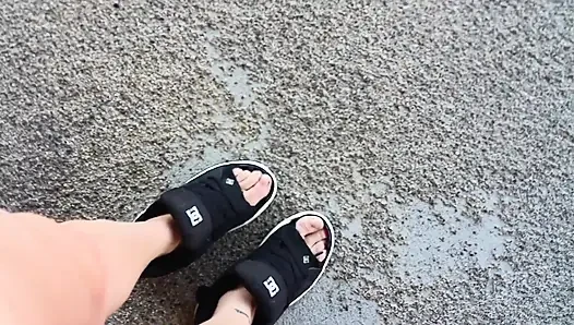 Sepatu sneaker makeover musim panas