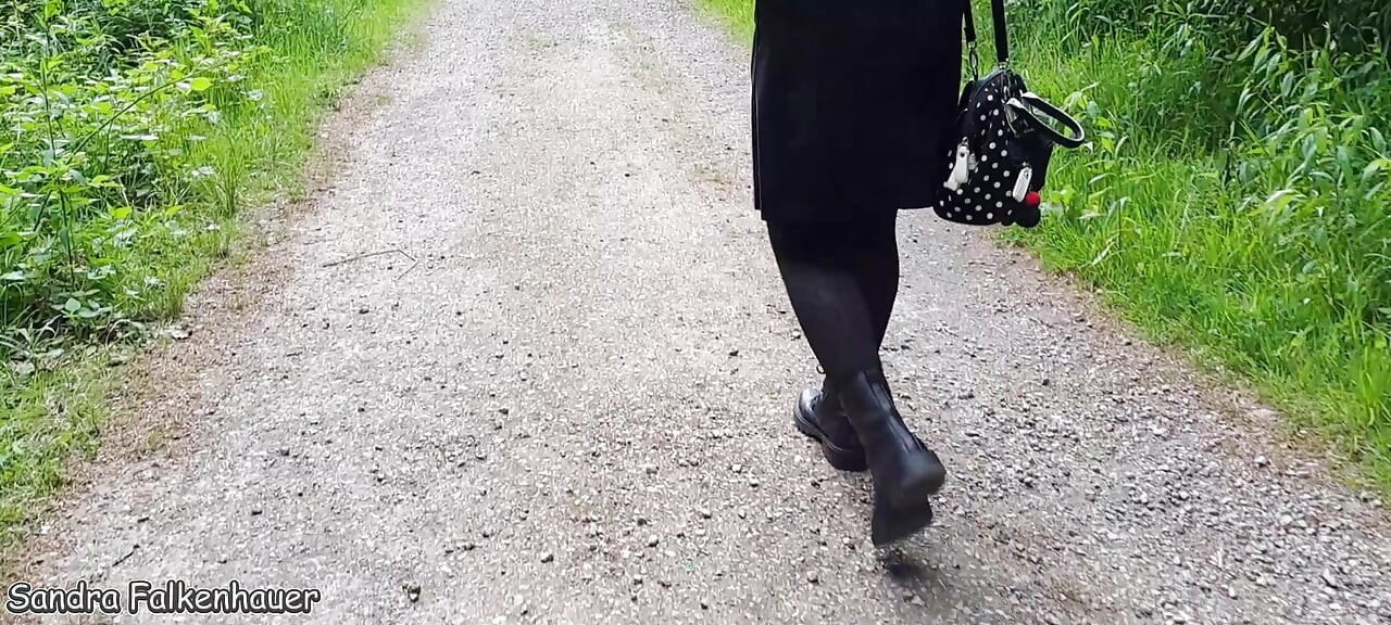 Ki jön velem sétálni?