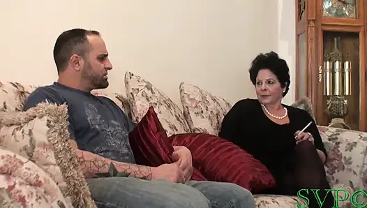 Zengin üvey nine üvey torununa sert yarak için baskı yapıyor