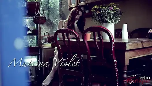 Martina Violet - sağım ve fışkırtma orgazmı