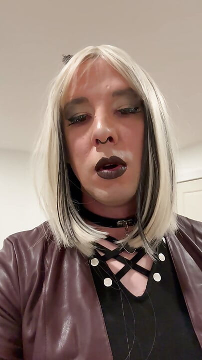 Blonde femboy with black undertone smoke jerk off