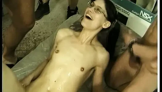 Kıllı Alman kaltaklar lavman grup seks yapıyor