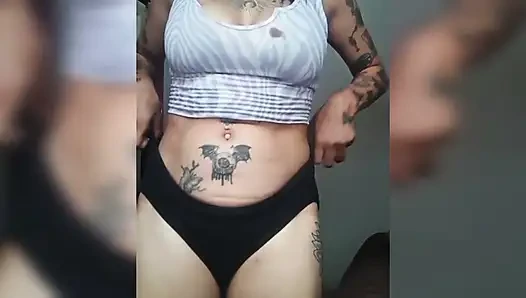 Teman pacarku ngirim video hotnya sama aku