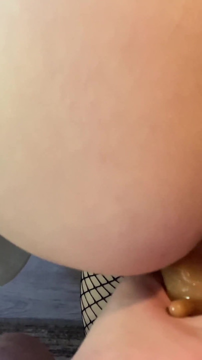 A mature woman was fucked hard and got cum in her mouth | Clip 1