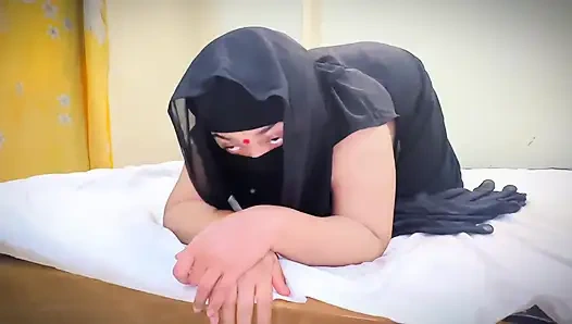 Hijabi Muslim Arab Hot Maid Want Big Ass Fuck & She Want a Guy Who Can Destroy Her Hairy Pussy