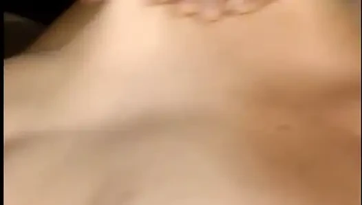 Seksi kaltak yarak emdikten sonra sikiliyor ve yüzüne boşalıyor