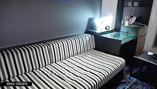 Si cantik dengan lembut ini pura-pura ngentot kontol dan diam-diam ngentot habis-habisan sampai dicrot di dalam