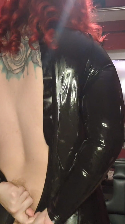 Latex Lady Hard Anal with the Machine