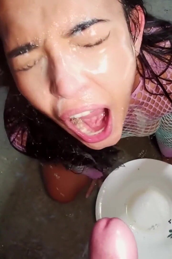 Nuria Millán Is the Perfect Toilet