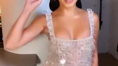 Vanessa hudgens 穿着性感连衣裙的新大胸部