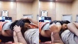 Today Exclusive- Hot look Desi Wife Sucking H...