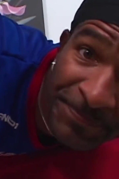 Dieses rothaarige schätzchen kam zu einem blowjob, aber sie wurde von einem schwanz total zertrümmert