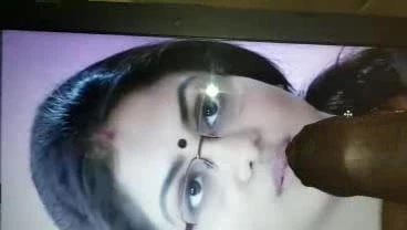 为 gayathri arun 射精致敬