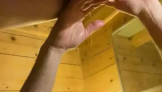 Lara wird hart gefickt und pisst