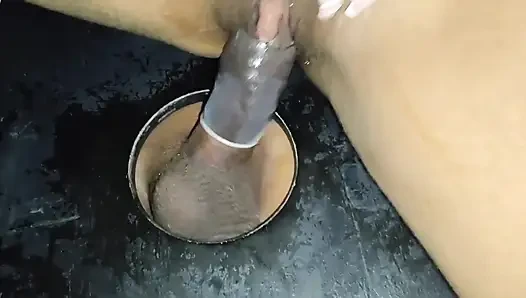 Aku suka banget nyepong kontol raksasa pria kulit hitam di gloryhole, jadi aku ngentot pantatku habis-habisan!