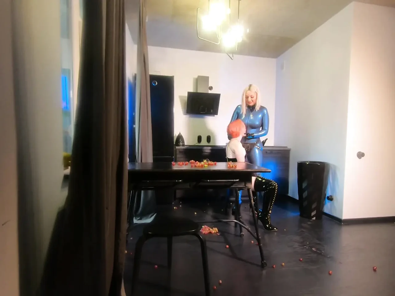 Strapon Lesbian and Latex Rubber Home Fun