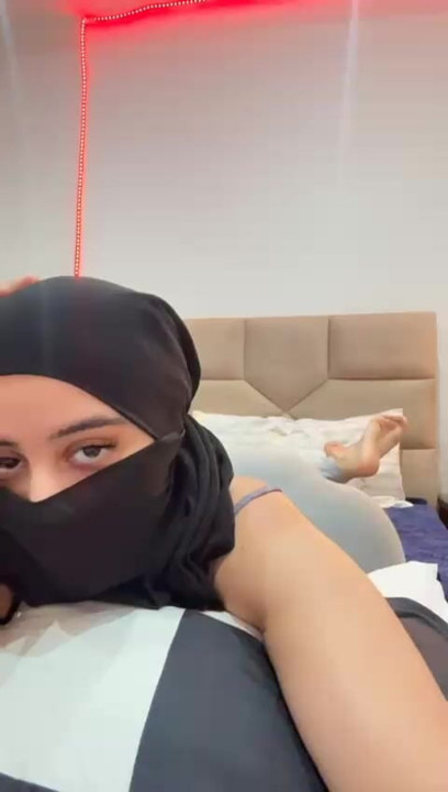 Shy hijab girl turns slutty & shows off her Arab butt solo twerk tease from Muslim babe