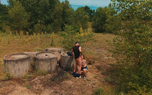 Französische MILF lutscht einen wunderschönen Schwanz und wird von einer Drohne überrascht – Drohnenporno