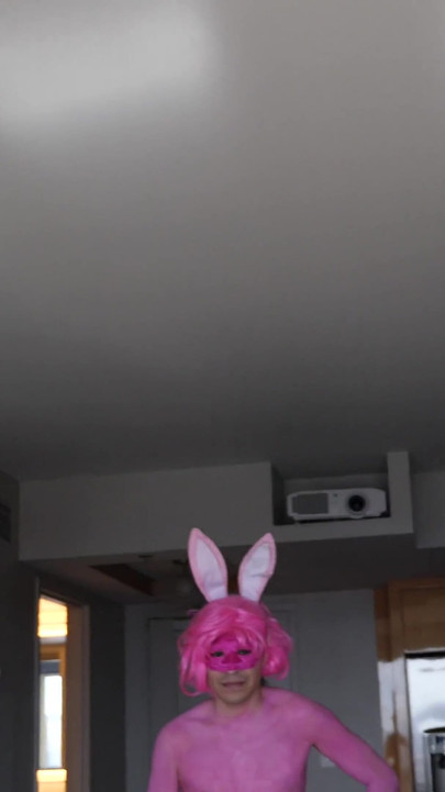 فيديو كامل. أرنب عيد الفصح ينيك كريستي لوف