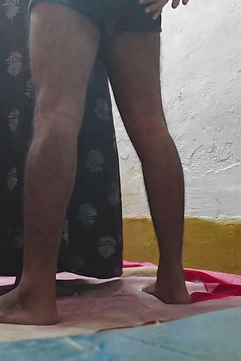 Seksi Hintli yenge kocasıyla sikişiyor
