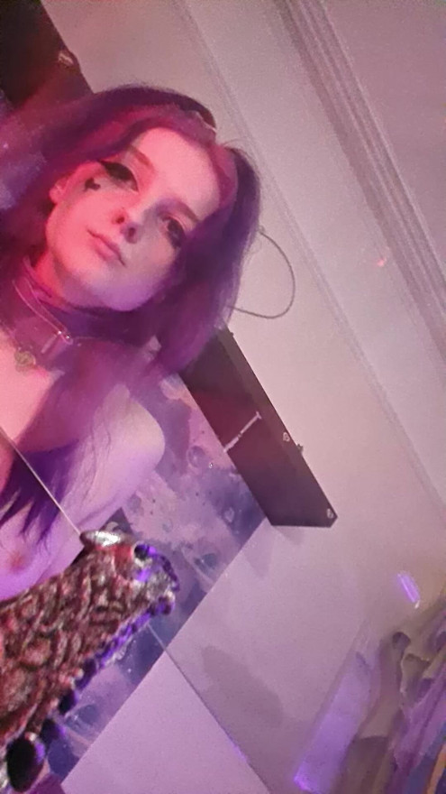 Purplemiss voli pokazivati svoje sitno tijelo