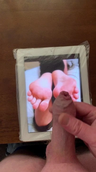 Feet cumtribute