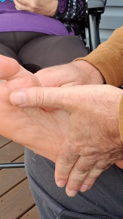 Giving my girlfriend a foot rub with lotion before she gives me a foot job. | Clip 1
