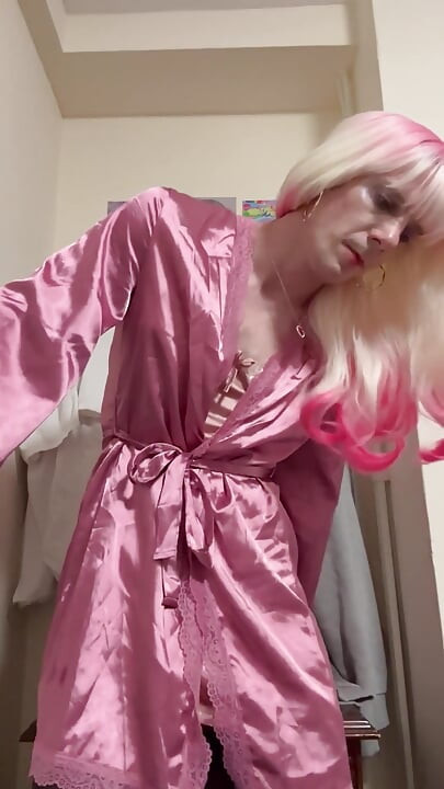 Jess Silk Rides Dildo